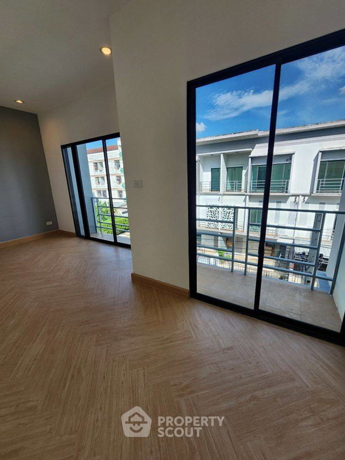 picture 3-BR Townhouse in Khlong Thanon (ID 3012116) - 5/20