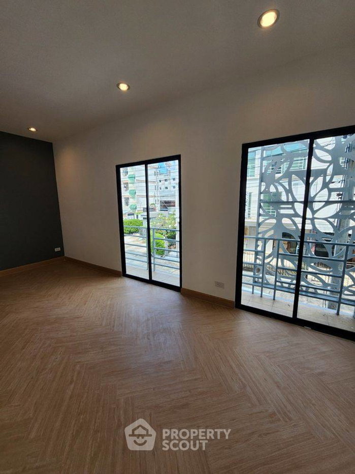 รูป ทาวน์เฮ้าส์ 3-ห้องนอน ใน คลองถนน (ID 3012116) - รูปที่ 7/20