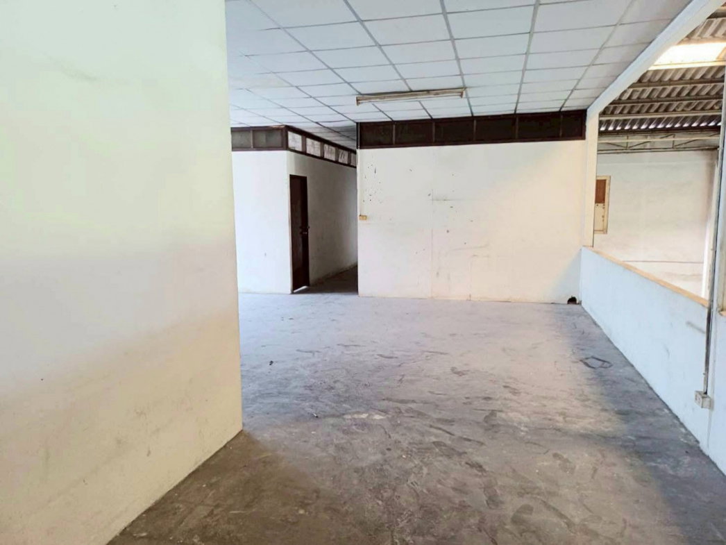รูป ขายโกดัง800ตรม.ทำเลทองถนนเทพารักษ์ สภาพดีพร้อมใช้งาน - รูปที่ 4/9