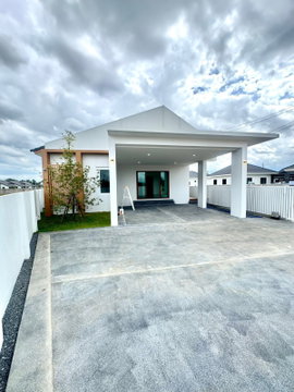 Single-Storey Detached House for Sale Near Tha Ruea Market