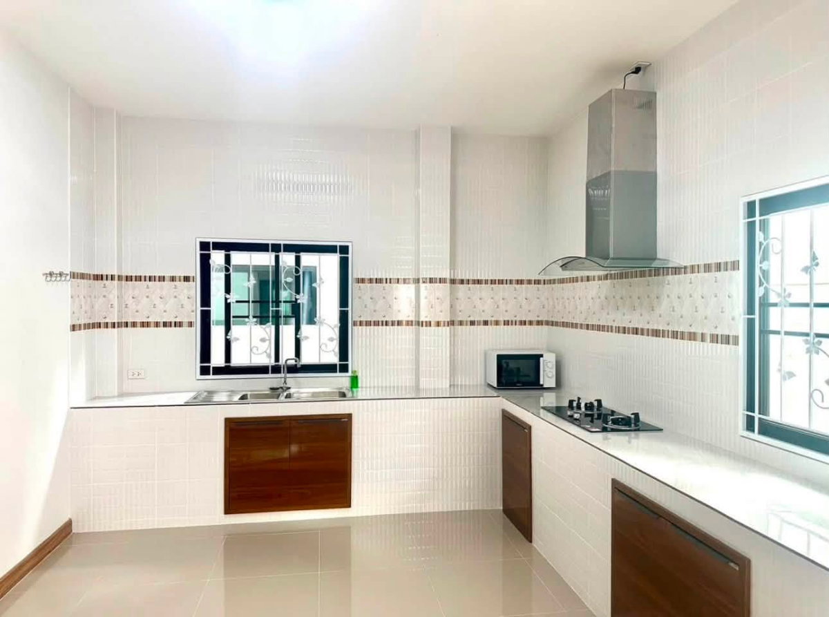 รูป R-131 ✨ บ้านเดี่ยวพร้อมอยู่ โครงการใจแก้วเอราวัณ 28  📍 ทำเลศักยภาพ ใกล้เชียงใหม่ 89 พลาซ่า 🍜 ของกินเพียบ เดินทางสะดวก เข้าเมืองง่าย - รูปที่ 3/9