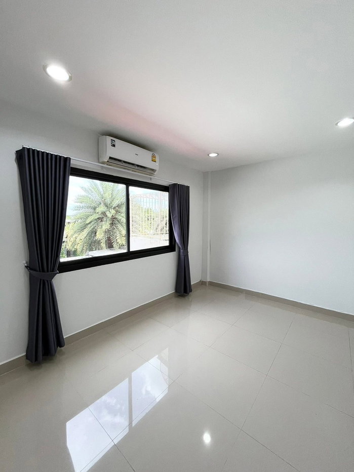 รูป 🏡 ปล่อยเช่าทาวน์โฮม 3 ชั้น รามอินทรา 34 แยก 10 4 ห้องนอน 3 ห้องน้ำ บ้านเดี่ยวอิสระ ไม่อยู่ในโครงการหมู่บ้าน เข้า-ออกสะดวก  - รูปที่ 4/20