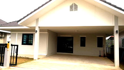 บ้านเดี่ยว ศาลจังหวัดเชียงใหม่ :  บ้านเดี่ยวชั้นเดียว บ้านในหมู่บ้านเงียบสงบ  บ้านมือสองสภาพใหม่ไม่เคยอยู่ ใกล้มหาลัยแม่โจ้     #สันทราย ราคาเพียง 2.7 ล้านบาท   #CSS101906