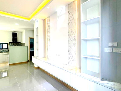 Houses for sale Bang Lamung Chonburi : Luxury House for Sale in Nong Pla Lai East Pattaya 2Storey