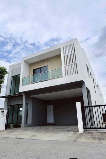  บ้านเดี่ยวสองชั้นในโครงการ พร้อมคลับเฮ้าส์และสระว่ายน้ำ #สันกำแพง ราคาเพียง 6.9 ล้านบาท  #CSP100929