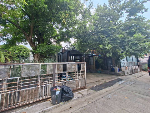 ขายบ้านเดี่ยว 106 วา พร้อมสตูดิโอถ่ายทำละครขนาดเล็ก ใกล้โรงเรียนโสมาภา (นวมินทร์) อยู่ถนนนวมินทร์ 59 แยก 2 แขวงนวมินทร์ เขตบึงกุ่ม กรุงเทพมหานคร