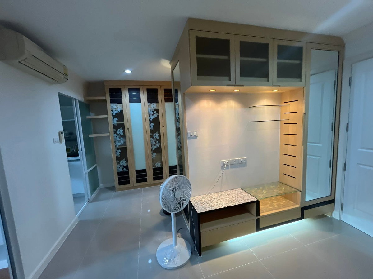 picture Lumpini Place Rama 9 - Ratchada | Spacious 37 SQ.M. Built-in Unit | THB 15,000/Month - 10/19