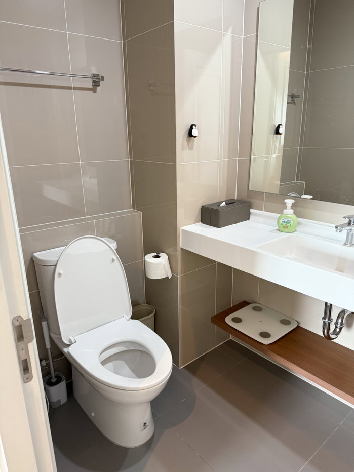 picture 2 Bedrooms, 2 Bathrooms, 2 Parking FOR SALE (Beautiful Room!) - 12/47