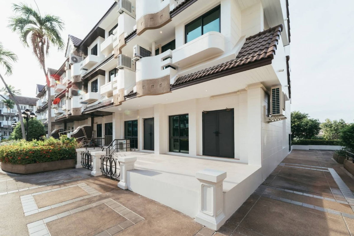 ขายทาวน์โฮมหรู รีเจ้นท์ 71 เพลส (Regent 71 Place) ใจกลางเอกมัย–ทองหล่อ พร้อมเข้าอยู่!(TH6904)
