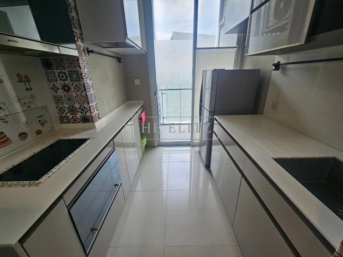 รูป ✨ The Ultimate Sathorn Living | Luxury Condo for Rent Near BTS Surasak & Silom ✨ - รูปที่ 3/12