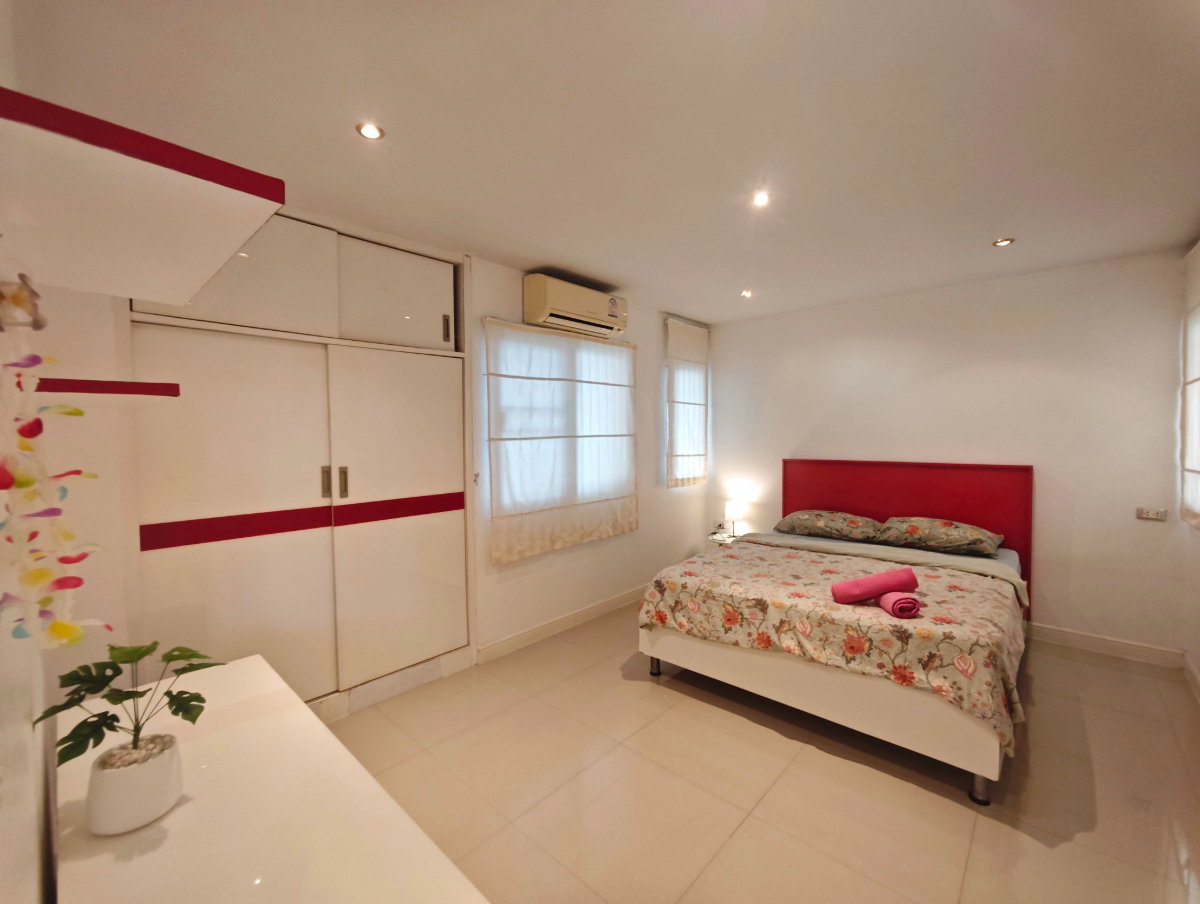 รูป ✈️ Live Big in Phuket Town – Cat-Friendly 2BR Corner Unit! 🐾 - รูปที่ 14/18