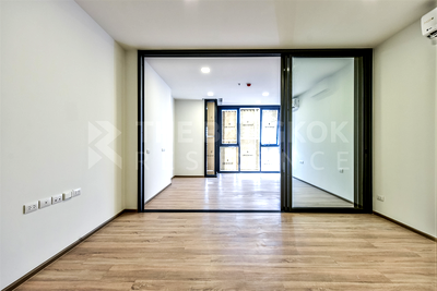 Condos for sale : Move-in Ready, Just Bring Your Stuff XT Phayathai near Airport Rail Link Phaya Thai Station