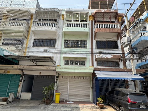 FOR SALE  COMMERCIAL BUILDING PROPERTY  4500000 BAHT.