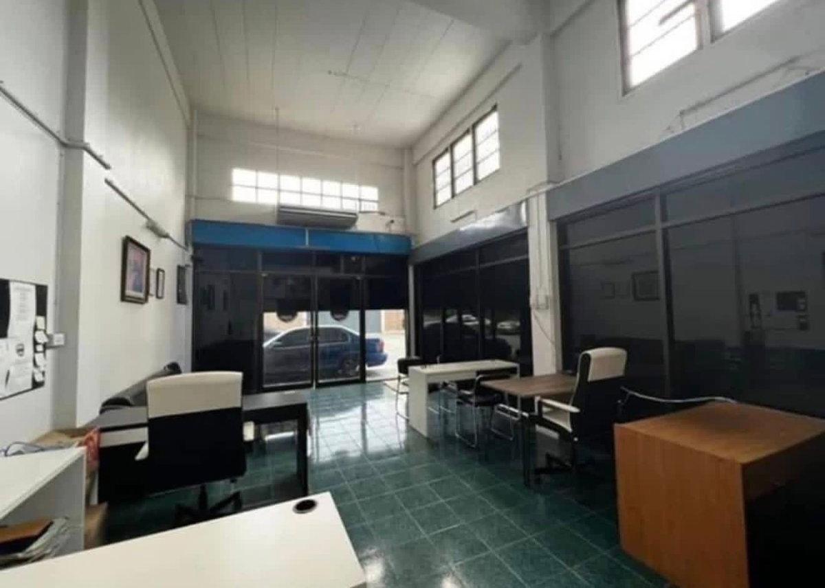 picture Commercial Building with Fully Decorated Ground Floor, Suitable for Office or Retail Space - 2/5