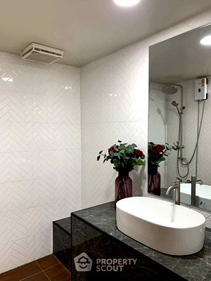 Condos for rent : 1-BR Condo at Sukhumvit Suite near BTS Nana (ID 3020546)