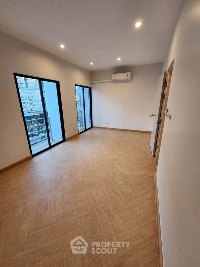 รูป ทาวน์เฮ้าส์ 3-ห้องนอน ใน คลองถนน (ID 3012116) - รูปที่ 17/20