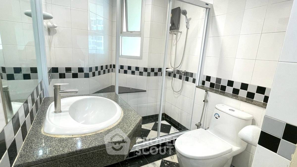 picture 2-BR Condo at Baan Pathumwan Condominium near BTS Ratchathewi (ID 372511) - 16/17