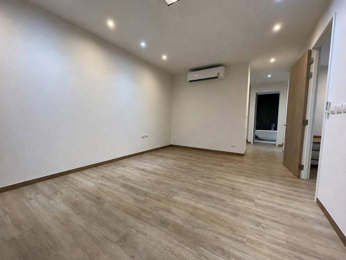 รูป HR3539ให้เช่า Luxury Townhome AIRES รัชดา-ลาดพร้าว | 3.5 ชั้น 280 ตร.ม. ทำเลทองใกล้ MRT รัชดาภิเษก 750 ม. อยู่อาศัย หรือ Home Office - รูปที่ 4/9