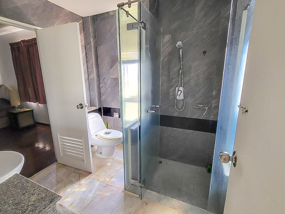รูป 3 Storey Townhouse for Sale Wongamat North Pattaya - รูปที่ 6/11
