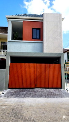 Townhouses for sale Lat Phrao Wang Hin Road : CS495 Now open for bookings! Rung Charoen Chokchai 4 Village, Soi 3. 🚆 Walking distance to the BTS Skytrain.