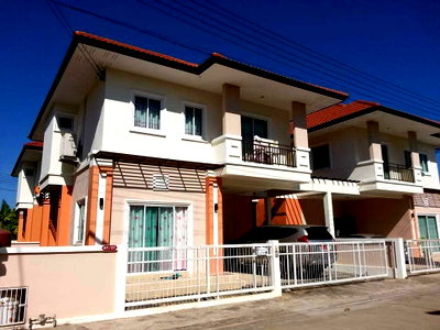Twin houses for sale Physical Education College Intersection, Udon Thani : Two-story house for sale, fully furnished, in Rungruang 5 Village, Udon Thani Province.