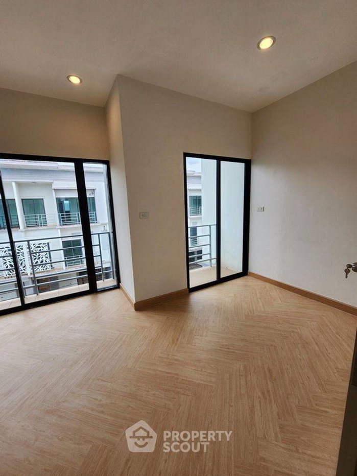 รูป ทาวน์เฮ้าส์ 3-ห้องนอน ใน คลองถนน (ID 3012116) - รูปที่ 11/20