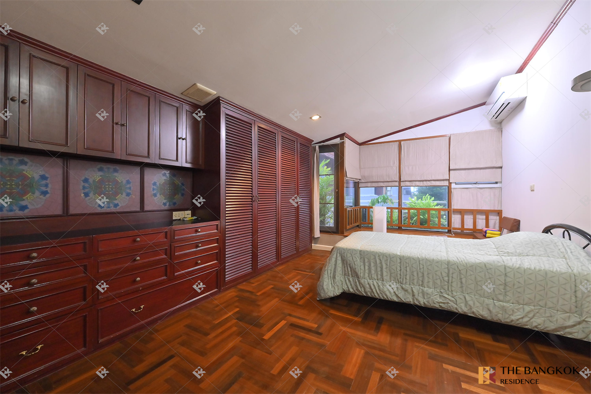 picture Premier Condominium near BTS Phrom Phong - 1/10