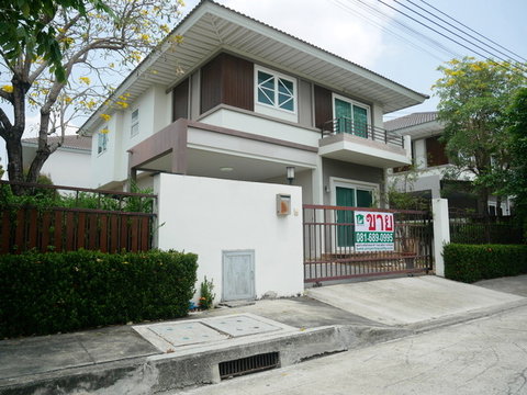 ขายบ้านเดี่ยว 2 ชั้น หมู่บ้านศุภาลัย ไพรด์ บางนา-ลาดกระบัง ซ. ลาดกระบัง 54 ต. ษะจรเข้น้อย อำเภอบางเสาธง สมุทรปราการ 10570 บ้านสวย ทำเลดีมาก