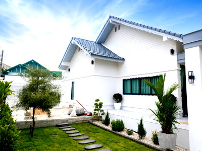 ขายบ้านเดี่ยว : ขายบ้านวิลล่าพร้อมสระว่ายน้ำส่วนตัวหลังใหม่เอี่ยมในพัทยา ทำเล ซอยเขาน้อย เนินพลับหวาน