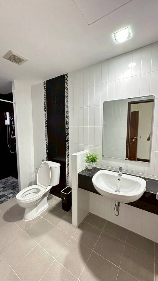 รูป ให้เช่าทาวน์โฮม 3 ชั้น 3 ห้องนอน 4 ห้องน้ำ พื้นที่ 175 ตรม.   #A1-T0026 - รูปที่ 21/33