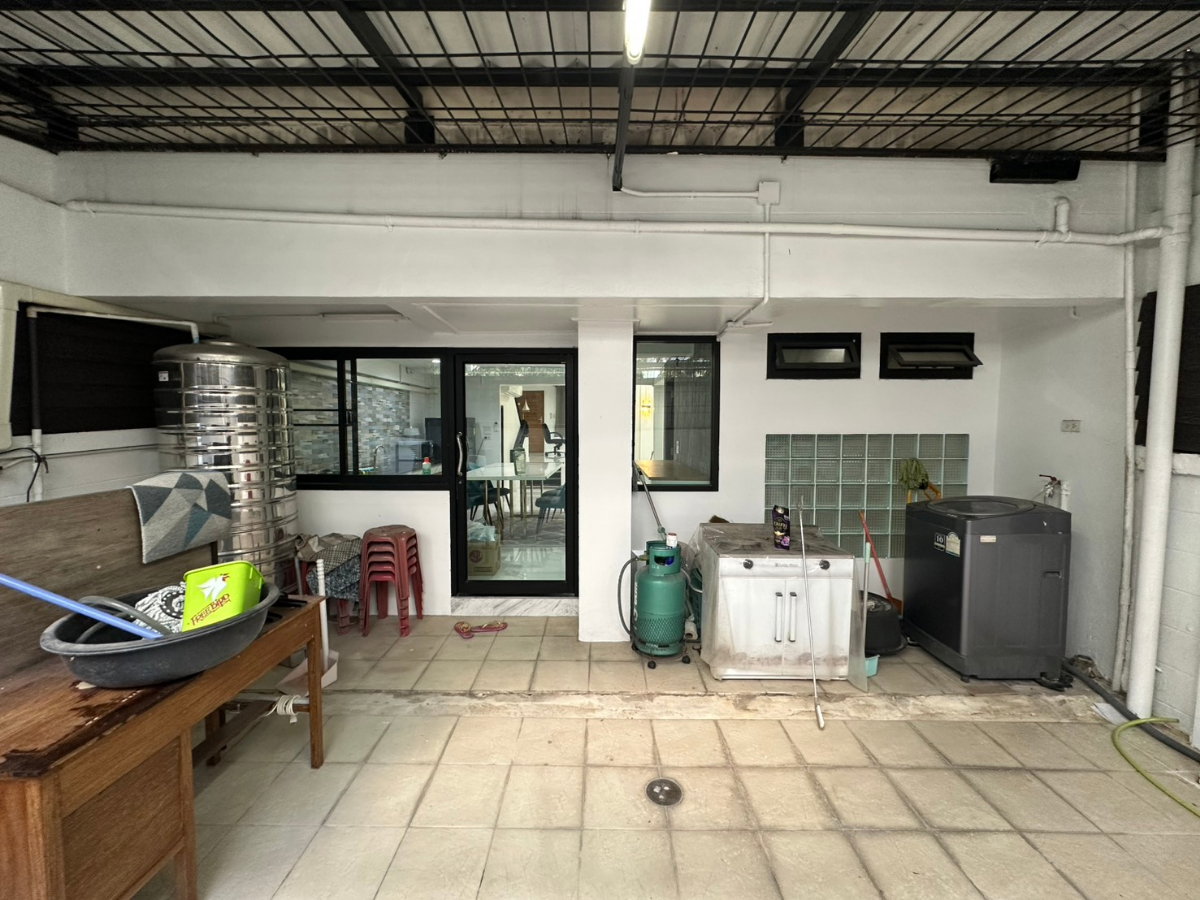 รูป THRKH102 ให้เช่า ทาวน์โฮม ซ. รามคำแหง36/1 ทาวน์เฮาส์ 3 ชั้น + ดาดฟ้า ขนาด 37 ตรว. 5 นอน 4 น้ำ 39,000 บาท 064-959-8900 - รูปที่ 18/49