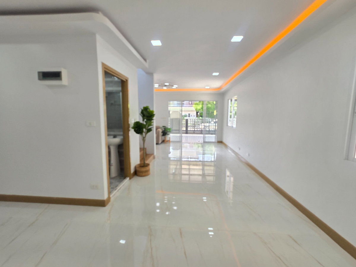 รูป บ้านรีโนเวทใหม่ พร้อมอยู่ ราคาสุดคุ้ม สไตล์โมเดิร์น ทันสมัย ตกแต่งใหม่ทั้งหมด หมู่บ้าน ฟลอร่าวิลล์ เฟส17 ซ.4 สุวินทวงศ์38 ลำผักชี หนองจอก - รูปที่ 15/36