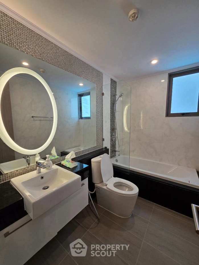 picture 2-BR Condo at Supalai Oriental Sukhumvit 39 near MRT Phetchaburi (ID 3027178) - 10/10