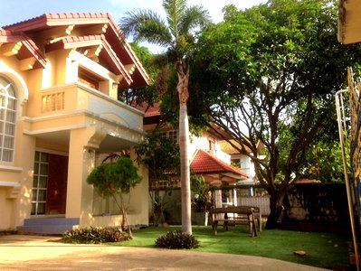 Houses for rent Royal Thai Naval Academy : FOR RENT  HOUSE PROPERTY  30000 BAHT per MONTH