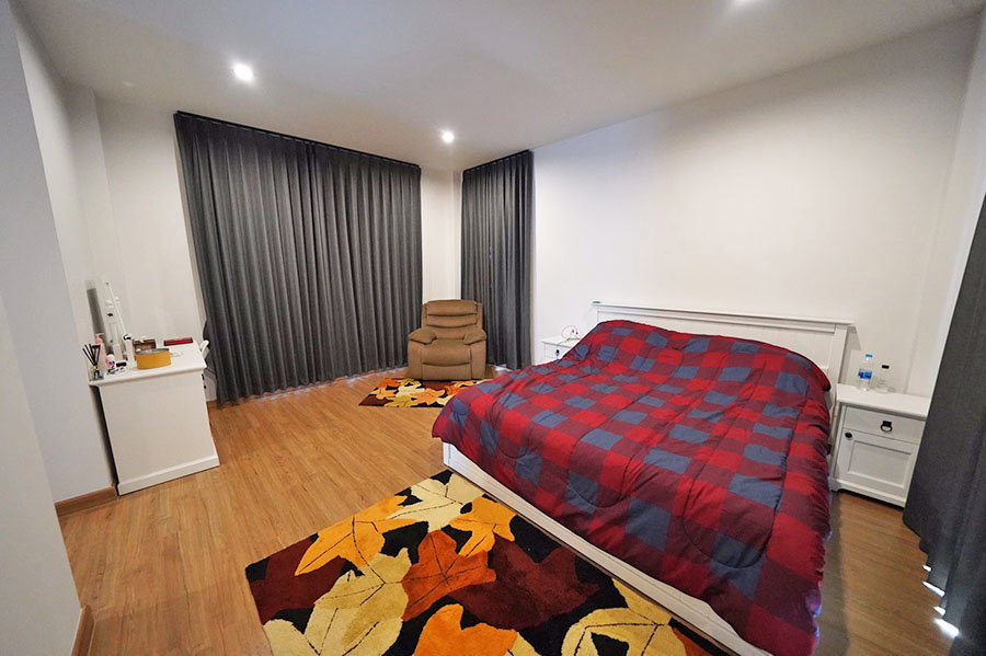 picture 2-Storey Detached House for Rent in a Secure Residential Project - 10/18