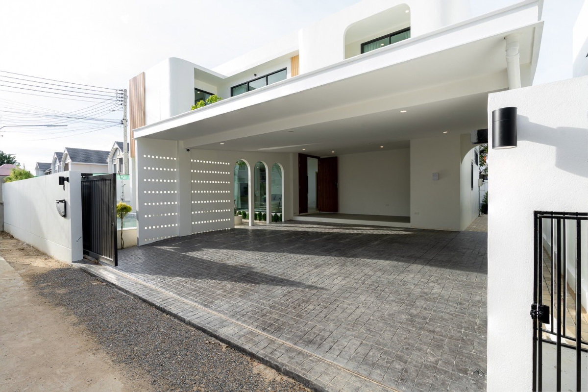รูป ให้เช่า Pool Villa 2 ชั้น บ้านหรูพร้อมสระว่ายน้ำส่วนตัว ใกล้เมืองเพียง 10 นาที # AHD-V0134 - รูปที่ 3/32