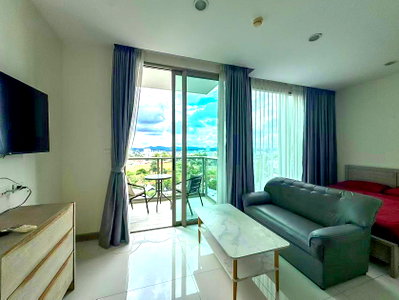 Condos for sale : The Riviera Wongamat Beach Condo for Sale Studio Sea View