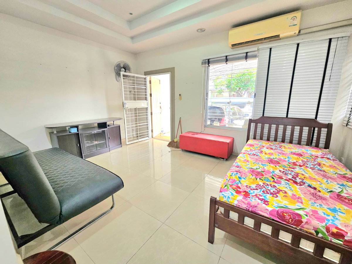 รูป 🏡 ขายทาวน์โฮม 3 ชั้น หลังมุม ทำเลทอง รัตนาธิเบศร์ 18 – ราคาดีที่สุดในย่านนี้! - รูปที่ 8/12