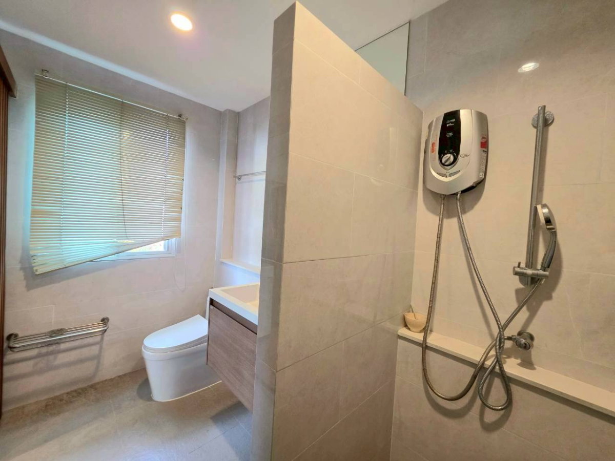 รูป ขายด่วน! บ้านสภาพดีมาก 83.4 ตรว. ที่จอดรถ 4 คัน พร้อมเฟอร์ฯและเครื่องใช้ไฟฟ้า ห้องครัวใหญ่ - รูปที่ 21/27