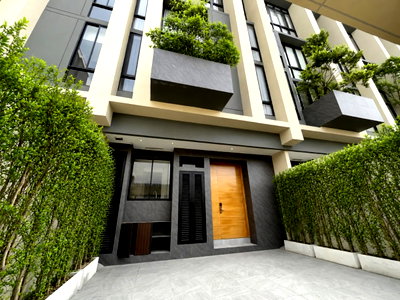 เช่าโฮมออฟฟิศ ถนนรัชดาภิเษก : 🏢 HF105 | ให้เช่าทาวน์โฮมหรู 3.5 ชั้น AIRES รัชดา-ลาดพร้าว (เหมาะทำ Home Office) ใกล้ MRT 750 ม.!