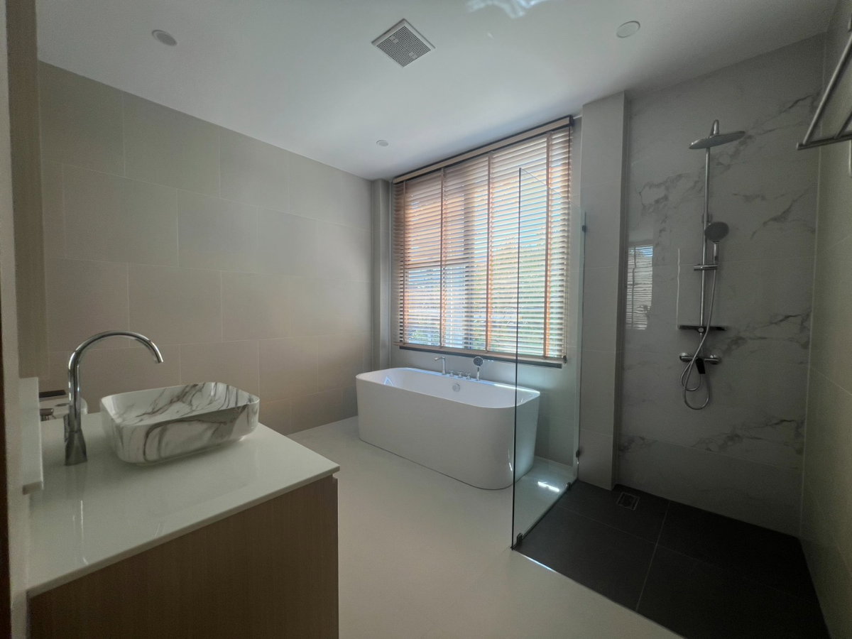 รูป ให้เช่า Pool Villa 2 ชั้น บ้านหรูพร้อมสระว่ายน้ำส่วนตัว ใกล้เมืองเพียง 10 นาที # AHD-V0134 - รูปที่ 24/32