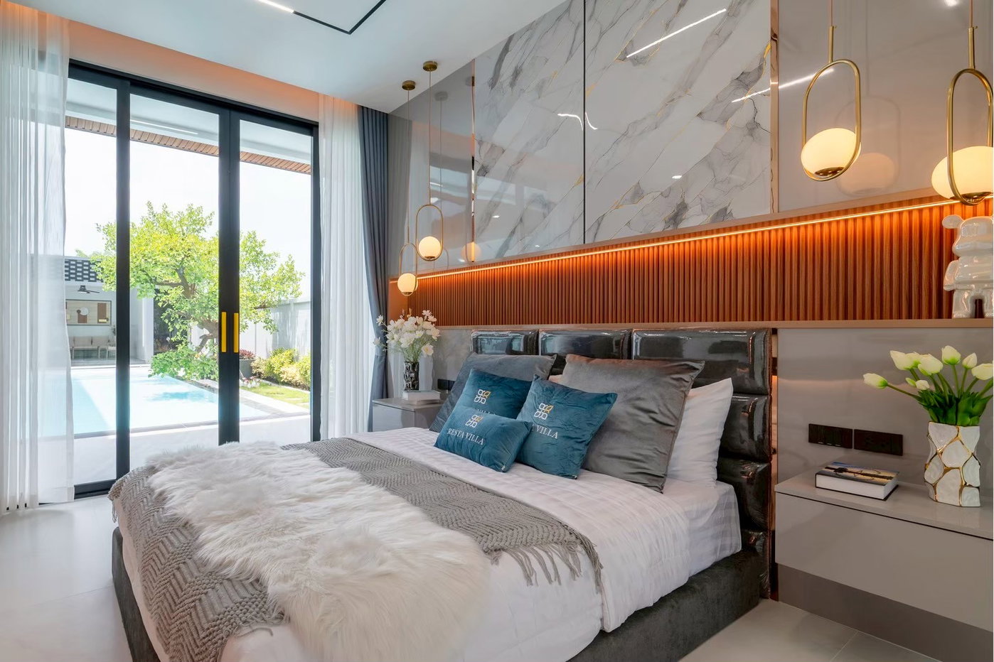 picture Luxury Pool Villa for Sale Mabprachan East Pattaya - 15/28