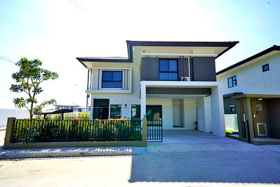 Houses for rent San Kamphaeng Chiang Mai : 2-Storey Detached House for Rent in a Secure Residential Project