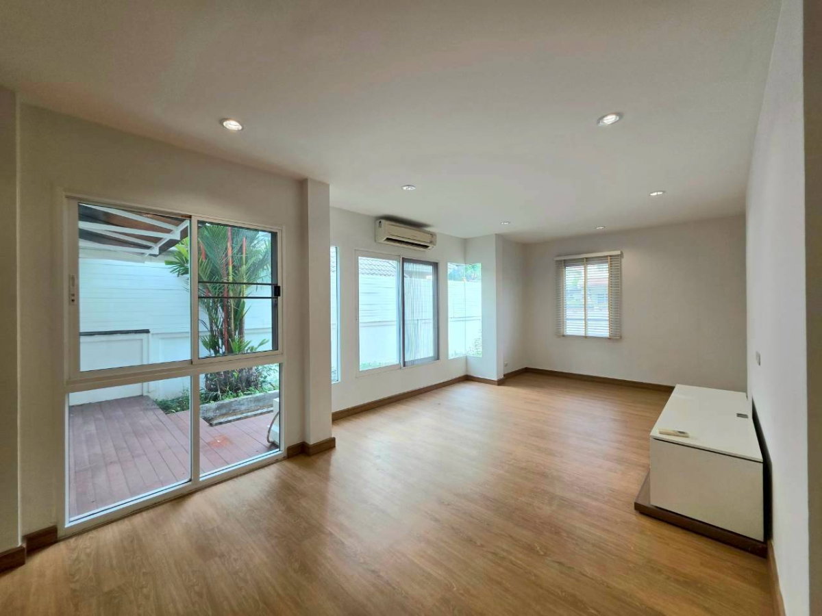 รูป ขายด่วน! บ้านสภาพดีมาก 83.4 ตรว. ที่จอดรถ 4 คัน พร้อมเฟอร์ฯและเครื่องใช้ไฟฟ้า ห้องครัวใหญ่ - รูปที่ 9/27