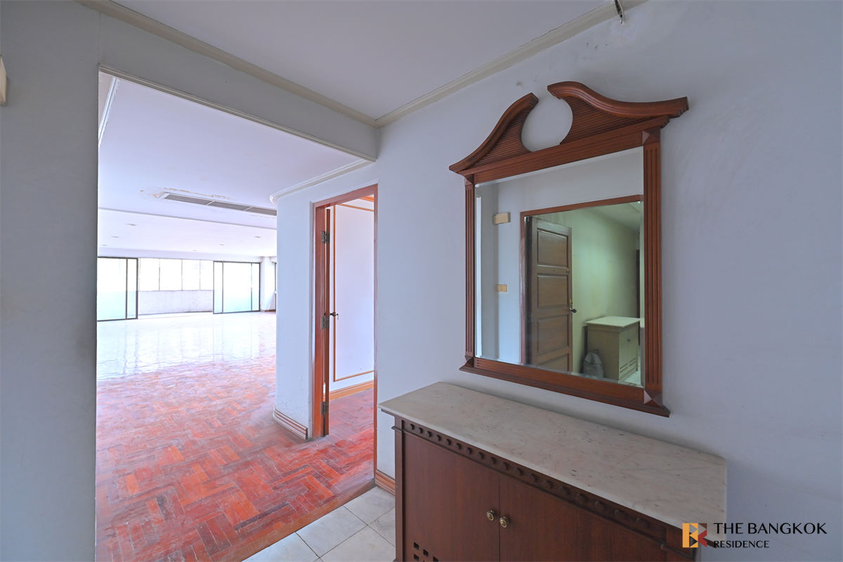 picture Pleonchit Terrace High-potential Location, Not as Expensive as You Think near BTS Phloen Chit - 2/10