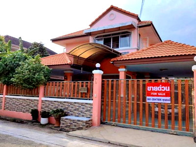 Houses for sale Yamjard Vichanusorn School : Selling a beautifully renovated, ready-to-move-in 2-story detached house in the Phanasonti 4 project.