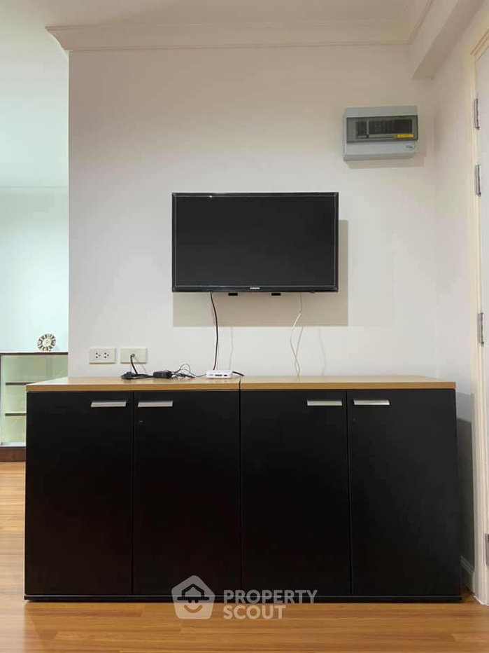 picture 1-BR Condo For Rent, 11th Floor, Lumpini Suite Pinklao Near MRT Bang Yi Khan (ID 465798) - 2/9