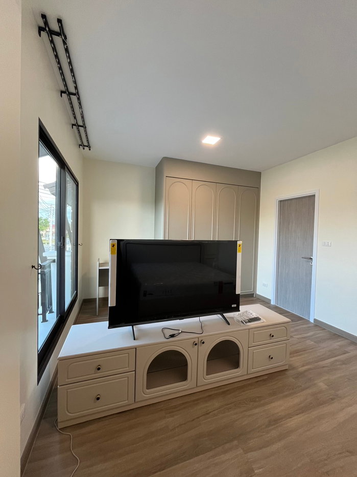 picture Brand-New 2-Storey Townhome for Rent in a Luxury Residential Project - 13/23