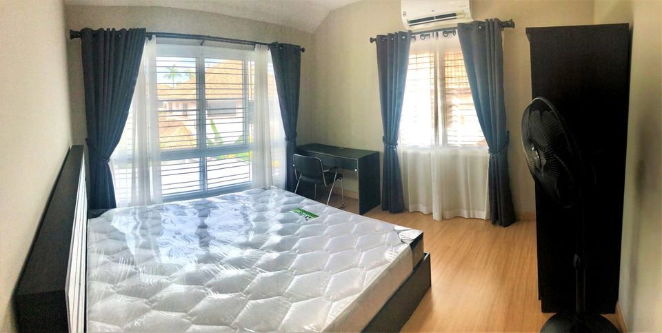 picture Two-story detached house for rent with 3 bedrooms and 3 bathrooms. - 9/20