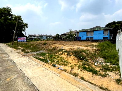 Land for sale Phet Kasem Road : Land for sale in Phetkasem 77, Nong Khaem area. 200 square wah (approx. 800 sq.m.). Soi Sawatdikarn 2, Intersection 19. Cheap price.